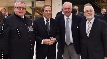 Zleva: ředitel společnosti, Mons. Otto Jelínek - velvyslanec Kanady, Benke Aikell - vydavatel časopisu Leader, Ing. Stanislav Novák, CSc. - víceprezident firmy Comenius Zleva: ředitel společnosti, Mons. Otto Jelínek - velvyslanec Kanady, Benke Aikell - vydavatel časopisu Leader, Ing. Stanislav Novák, CSc. - víceprezident firmy Comenius