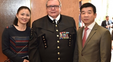 the company director with LI YI SEN (on the right) z SINO-CZECH ECONOMIC TRADE